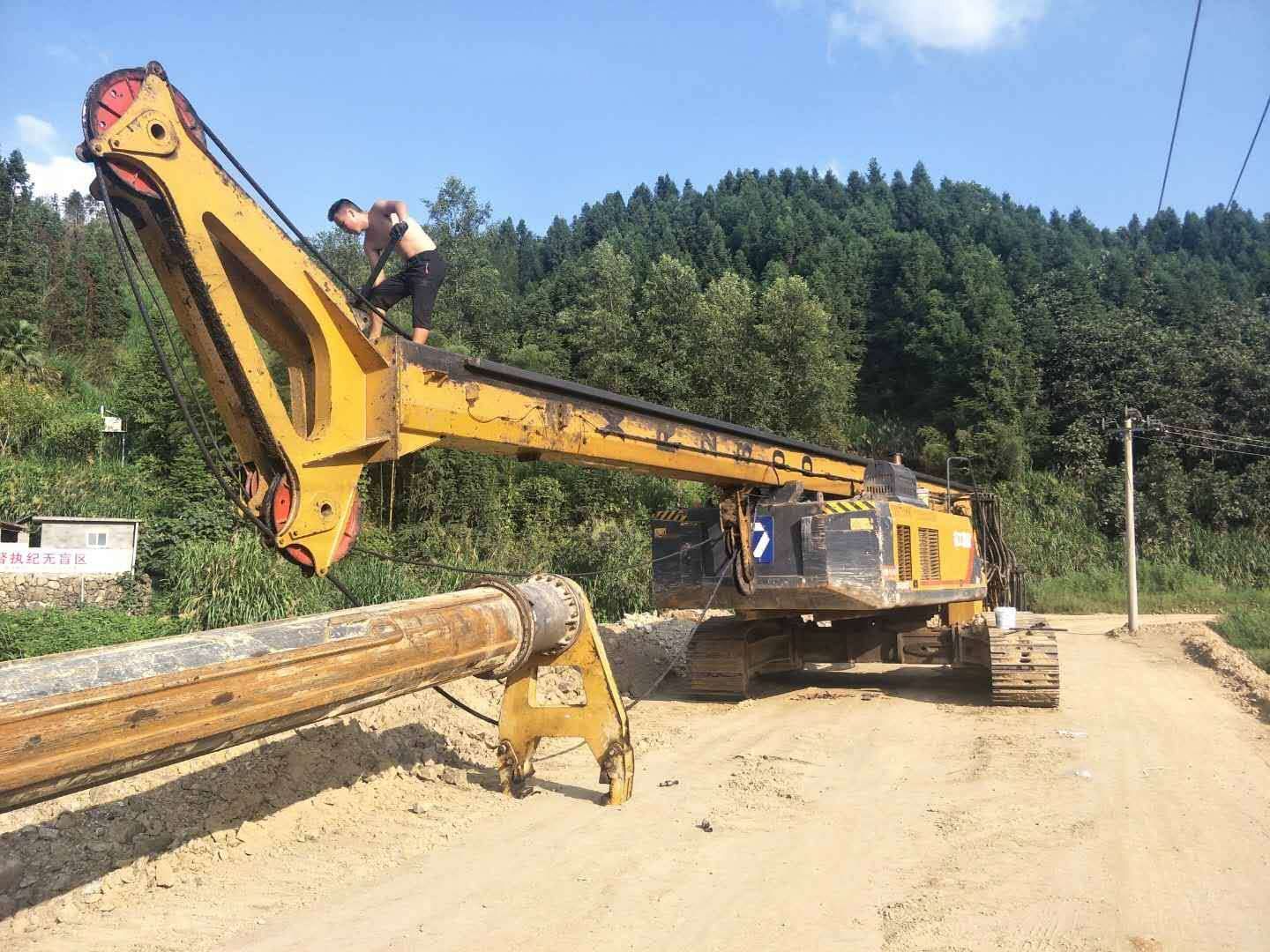 旋挖鉆機(jī)機(jī)手維修、操作.jpg