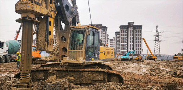 XR360、280D旋挖鉆機(jī)打800-1200mm孔徑樁.jpg
